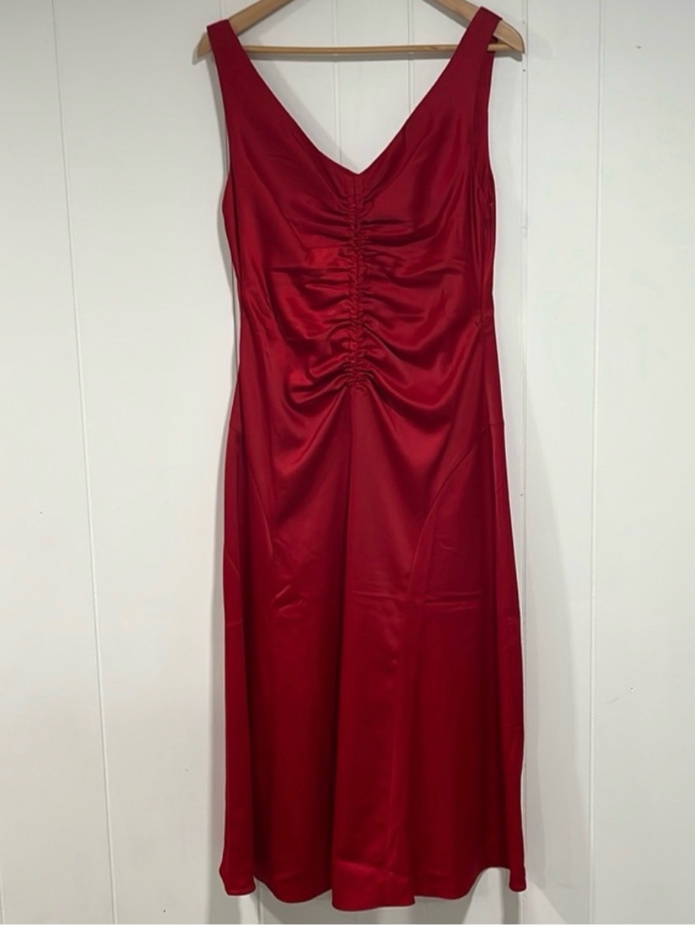 Maggy London Ruched Satin Midi Dress Women’s Size 10 Red Sleeveless NWT v neck - Picture 2 of 10